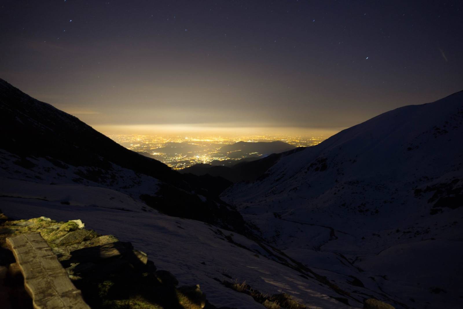 ciaspolata notturna ciaspole sera racchette da neve escursione in natura trekking alpi torino