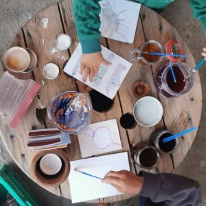 Pigmenti naturali, laboratorio per bambini di pigmenti naturali