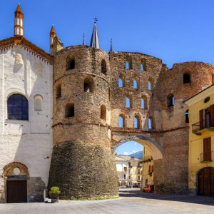 Susa – Porta Savoia susa porta romana gita piemonte valle d'aosta